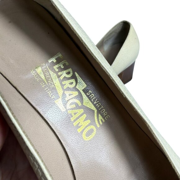 Vintage Salvatore Ferragamo Italy Cream Lizard-Embossed Leather Pumps โ Size 6.5 - Picture 9 of 12